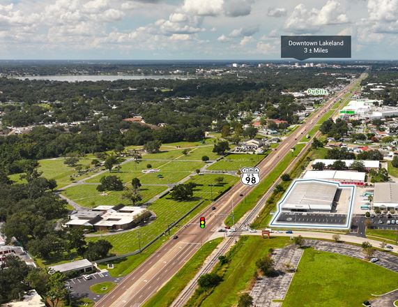 Commerce Point | ±31,250 SF Showroom & Warehouse
