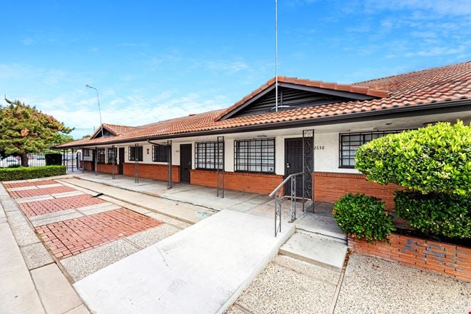Prime Fully Remodeled Blackstone Ave Space: Move-In Ready