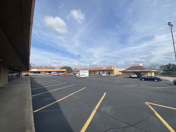 Skyline Plaza