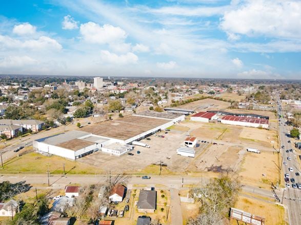 ±173,437 SF Industrial Warehouse with ±12.26-Acre Laydown Yard