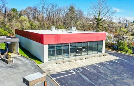 Photo of commercial space at 7429 Lee Highway in Fairlawn