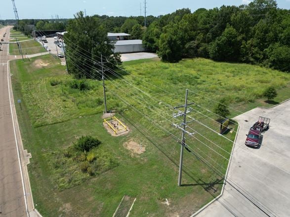 Highway 51 Retail Pad