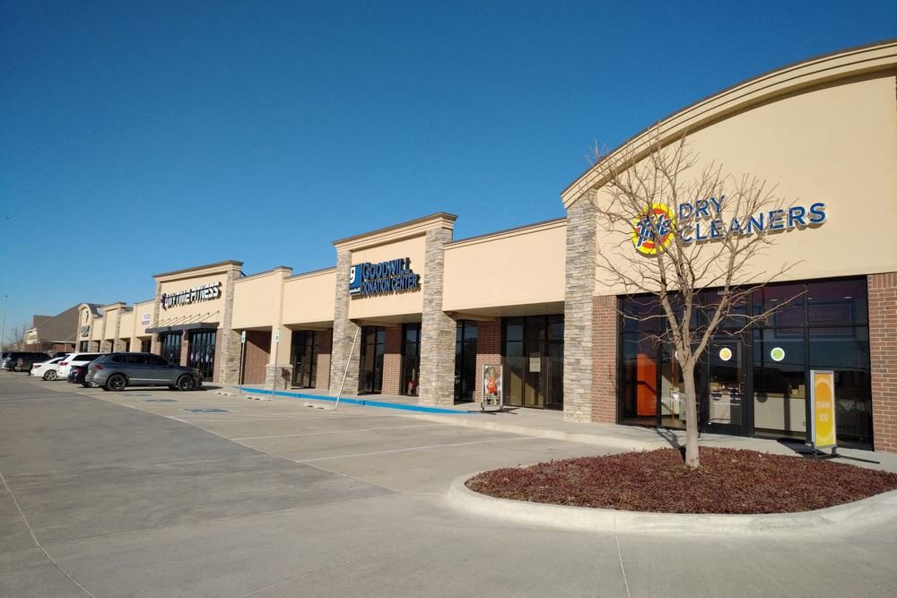 Shadowlake Retail Plaza