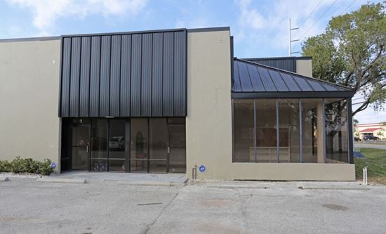201 Douglas Rd E
