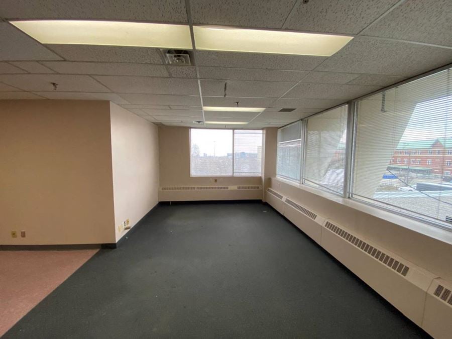 5,760 sqft private industrial warehouse for rent in Mississauga