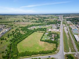 300 & 304 E Hwy 171