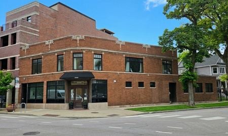 Retail space for Sale at 3832 N Lincoln Ave in Chicago