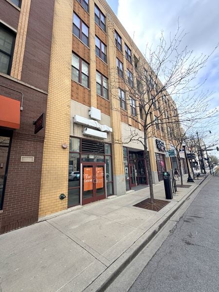 Retail space for Rent at 3254 North Lincoln Avenue in Chicago