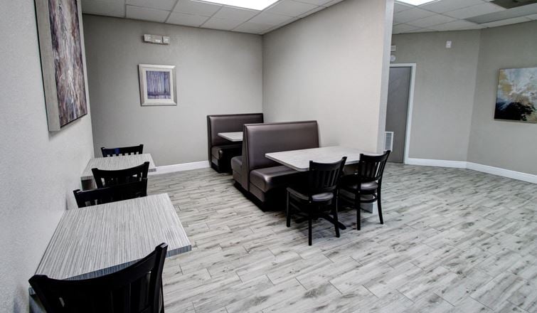 Hill Valley Suites - 1211 Tech Blvd