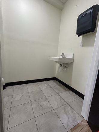 508 Idlewild Avenue, Suite 4 
