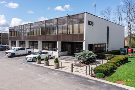 Photo of commercial space at 1133 West Long Lake Road in Bloomfield Hills