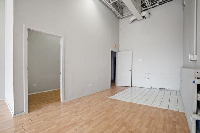 445 W Lake St