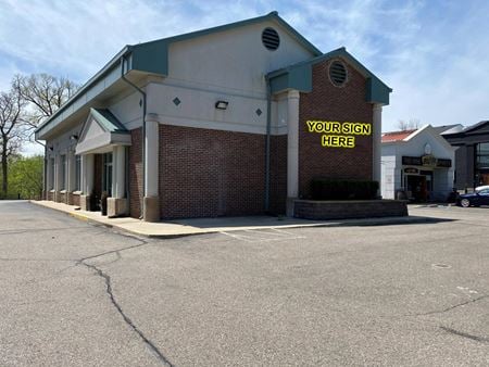 Retail space for Rent at 35 W Long Lake Rd in Bloomfield Hills