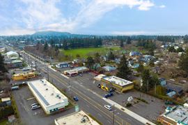 3137-3139 & 3211 NE 82nd Ave