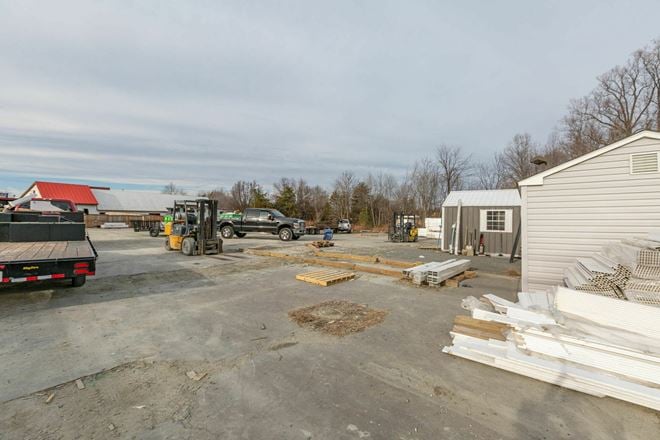 Rt 17 Yard Space
