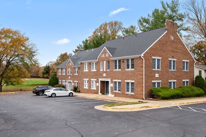 MOVE IN READY DAY SPA / MEDICAL OFFICE/ MASSAGE THERAPY SPACE FOR LEASE IN TYSONS CORNER