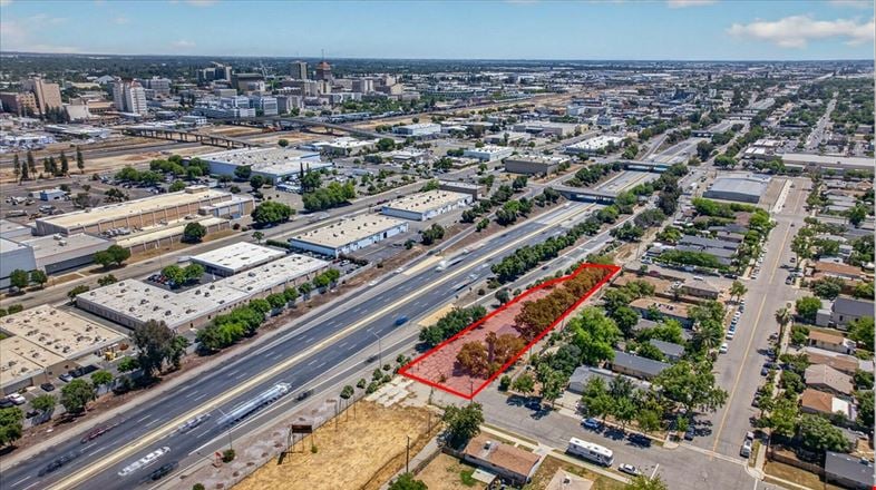 ±1,248 SF Freestanding Building + Paved/ Fenced Yard Storage Opportunity Near CA-99