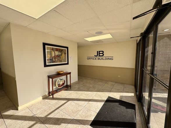 5097 N Elston Ave