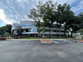 UniCenter Corporate Building