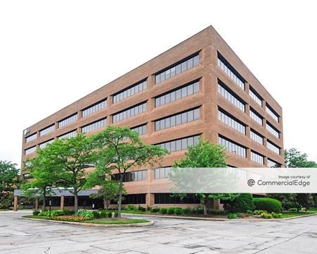 Photo of commercial space at 95 West Algonquin Road in Arlington Heights