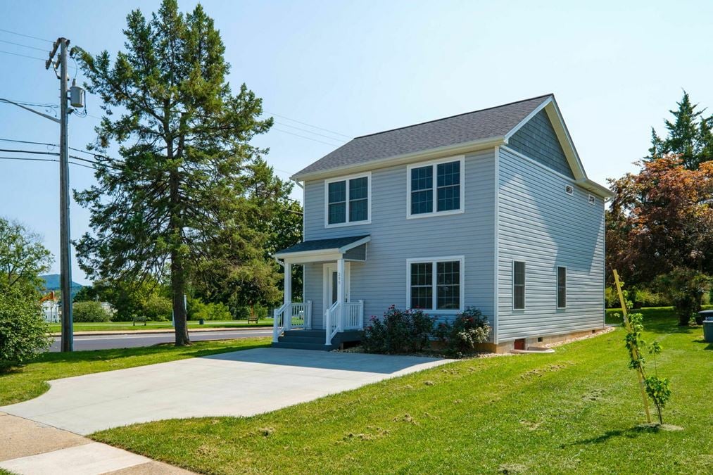 NEWER HOME IN OLD TOWN HARRISONBURG