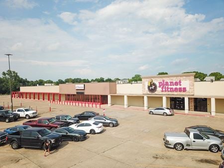 Retail space for Rent at 1701 Fairway Drive in Alvin