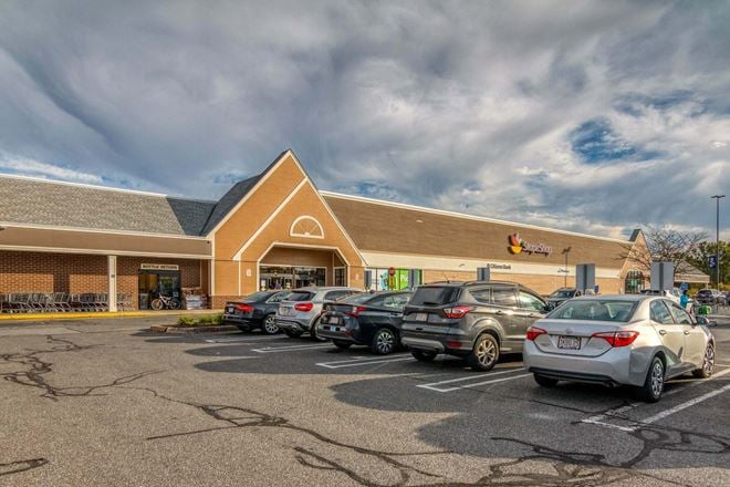Pittsfield, MA - Stop & Shop Plaza