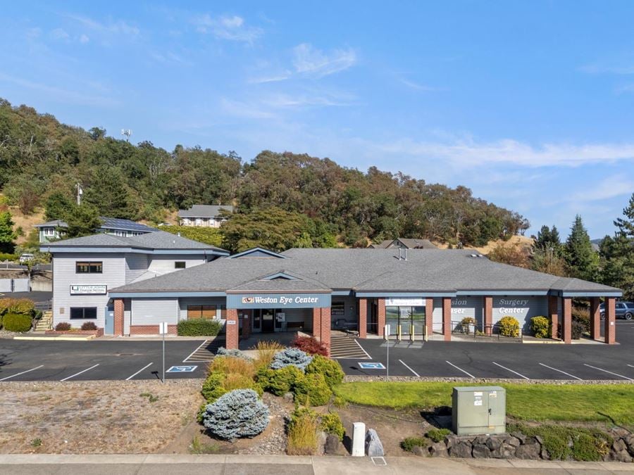 Professional or Medical Office Space in prime Roseburg location!