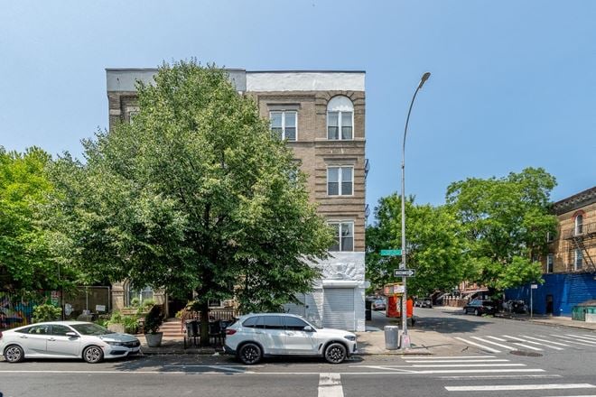 210 Lewis Ave
