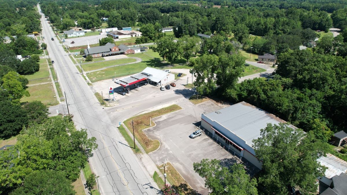 6711 Charleston Hwy