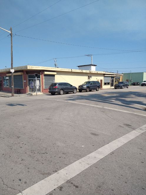 MULTIPLE TENANT RETAIL SAL