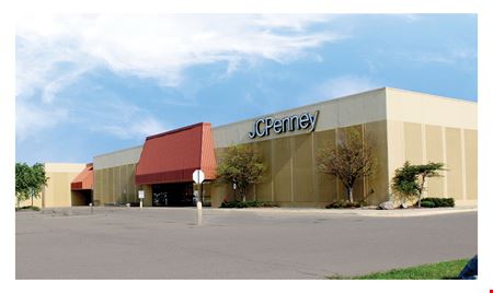 Retail space for Sale at 1605 1st St S in Willmar
