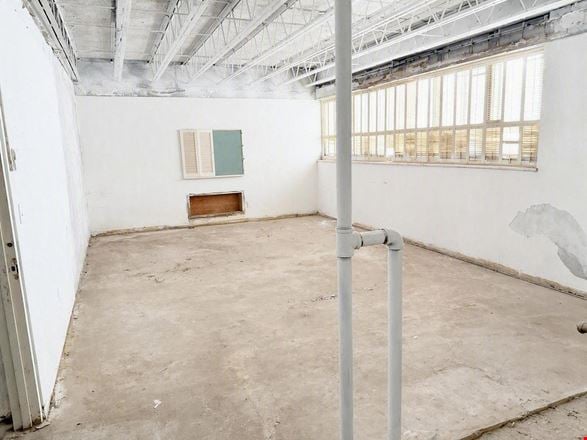 ±9,193 SF COMMERCIAL SHELL SPACE