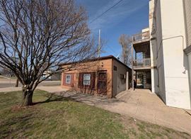 601 NE Perry Ave