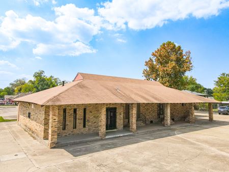 Retail space for Sale at 2701 N Acadian Thwy E in Baton Rouge