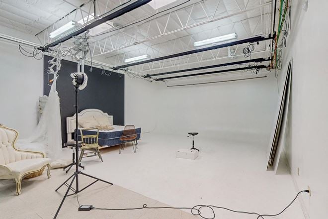 Fully Remodeled High Traffic Retail with Showroom & Vault