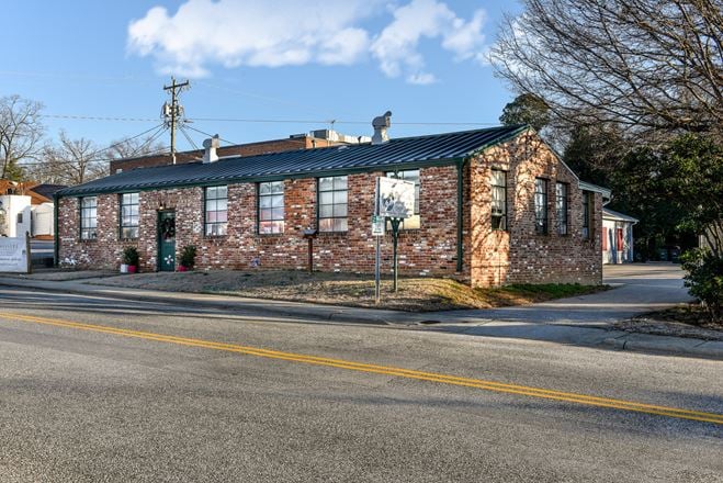 1052 Grecade St