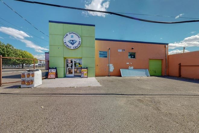 5913 - 5915 Central Ave NE