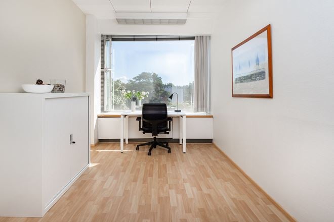 CA, San Rafael - Fifth Avenue Three