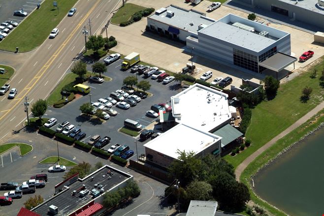 River Oaks Center - 3,240 SF Restaurant Space - Flowood MS