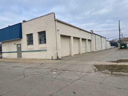 Retail space for Rent at 3377 Fort St in Lincoln Park
