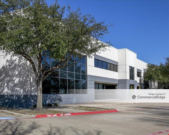 Plano Parkway Business Center