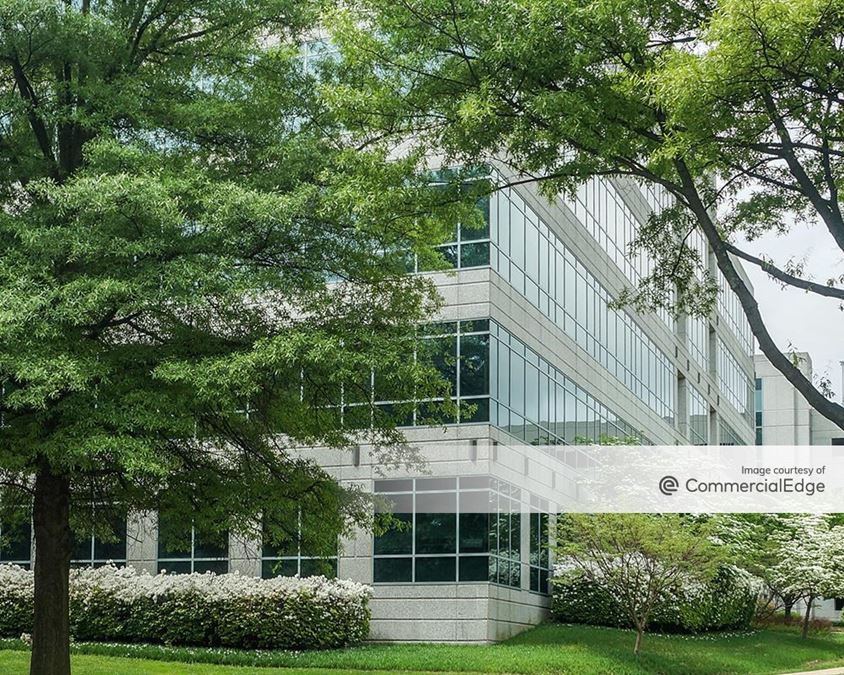 Cambridge Metro Overlook 1760 Old Meadow Road, McLean, VA