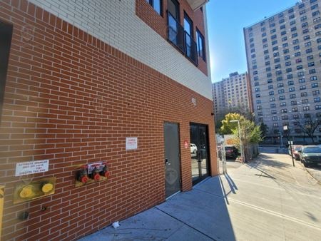 Retail space for Rent at 550 Trinity Ave in Bronx