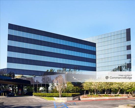 Koll Center Newport - 4590 MacArthur Blvd