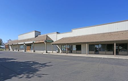 Prime Robertson Blvd Spaces in Country Wood Shopping Center Available - Chowchilla