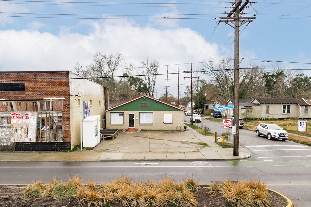 Freestanding Mid-City Retail / Office next to Electric Depot