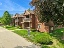 Grandeur Vine Apartments