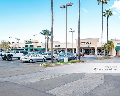 Rolling Hills Plaza - 2591 Airport Drive