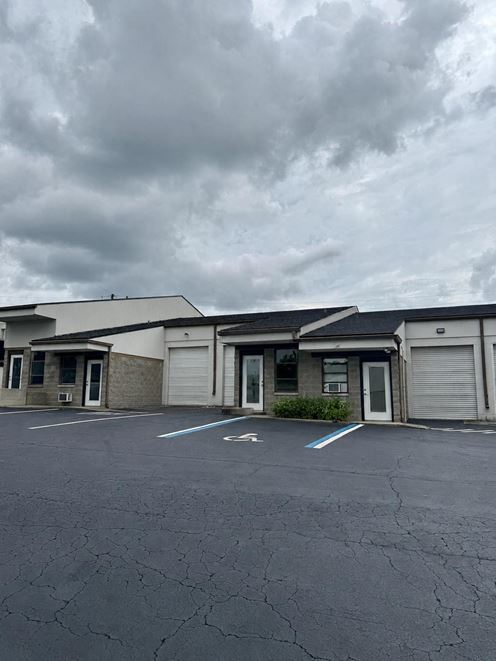Small-Bay Units with Office/Warehouse Space